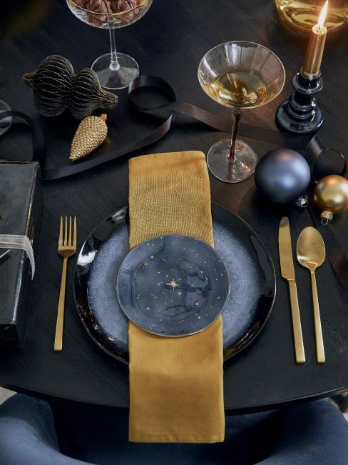 dodatki na stół w kolorze ochry