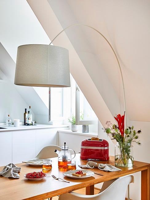 lampa łukowa w kuchni