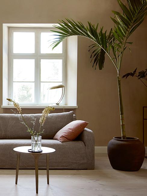 Salon w stonowanych kolorach ziemi