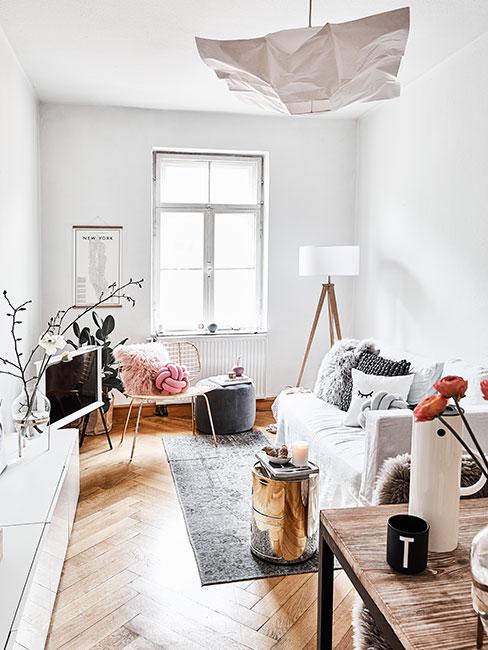 Telewizor w niewielkim salonie