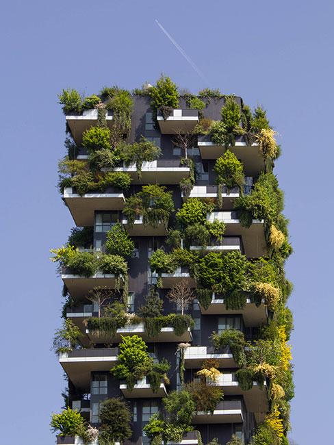 Wieżowiec zdominowany przez rośliny