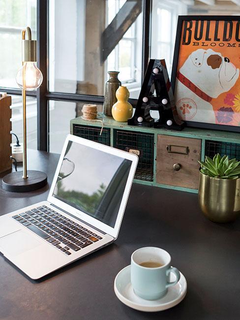 biurko w stylu industrialnym