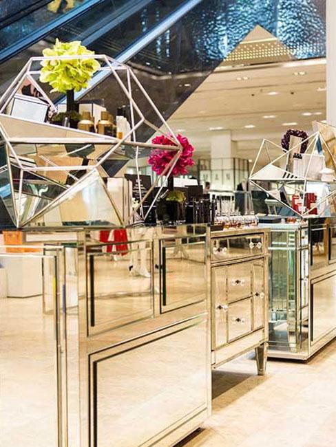 lustrzana lada w Tsvetnoy Central Mall