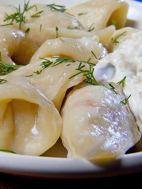 Pielmieni syberyjskie z śmietaną
