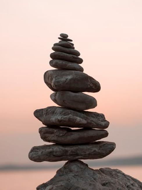Wieża z kamyków stylu Zen, ozdoba do ogrodu japońskiego