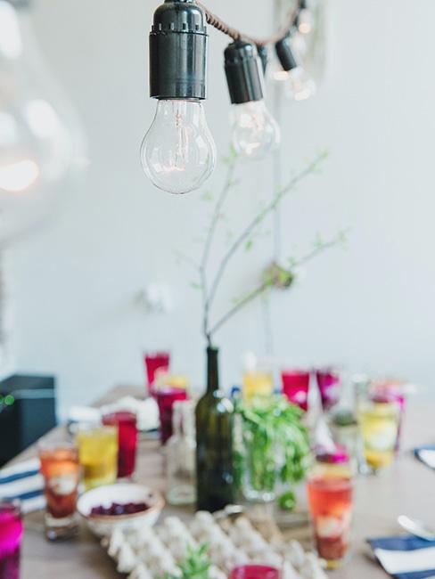 Kolorowy wielkanocny stół