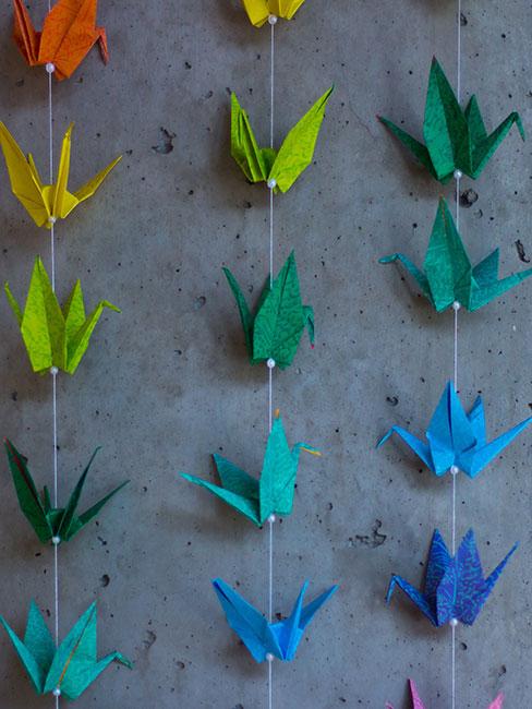 girlanda z kolorowych dekoracji origami