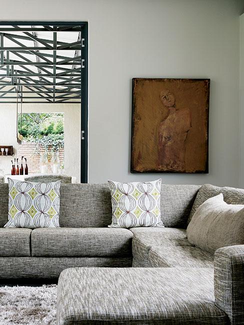 nowoczesny salon z szarą sofą-2