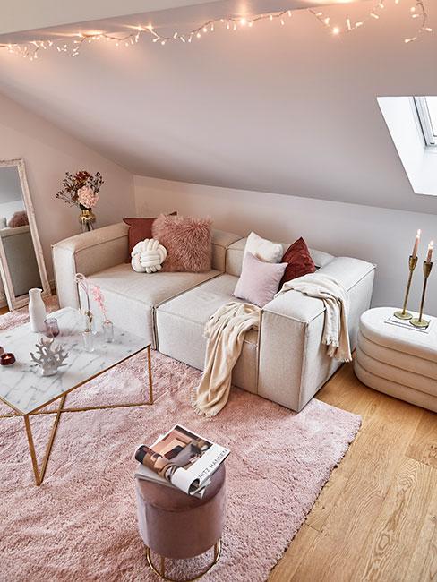 kobiecy salon w różu w stylu glamour