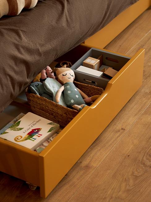 szuflada z zabawkami dziecięcymi