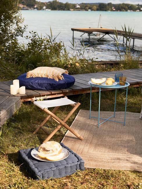 Majówka: taras nad jeziorem podczas majówki