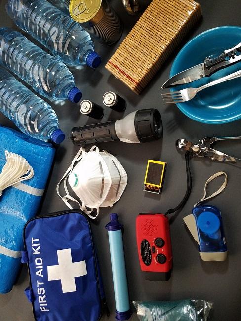 Apteczka z listy, co zabrać na wyjazd