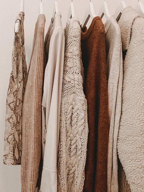 Ubrania w kolorach beżowych