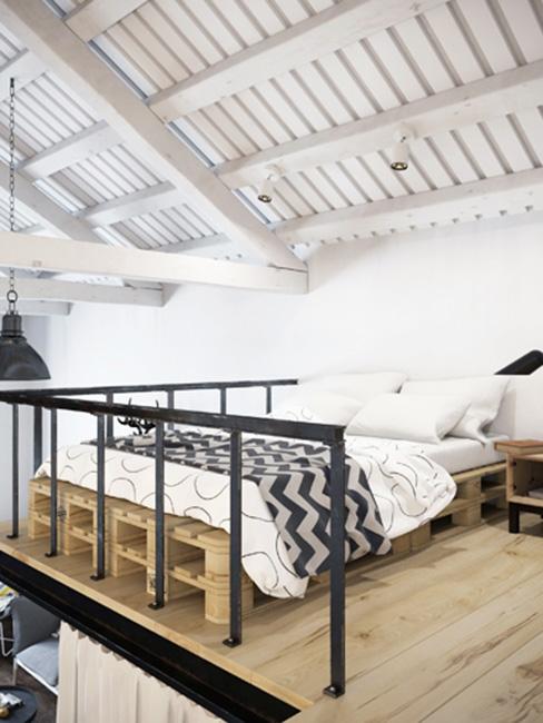 Łóżko DIY na antresoli