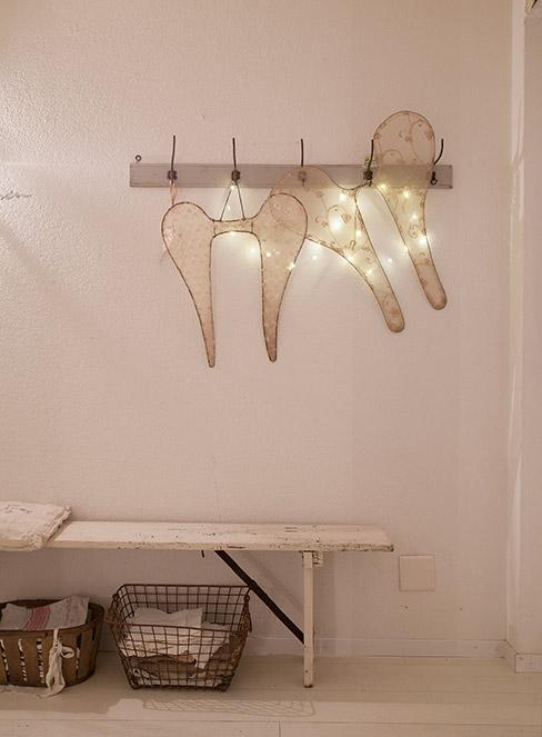 romantyczne oświetlenie w przedpokoju w stylu rustykalnym