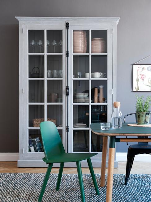 malowany biały kredens