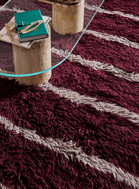 dywan w kolorze burgundowym