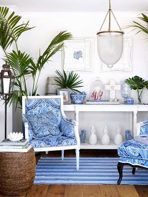 Pomieszczenie w kolorach bieli oraz błękitu