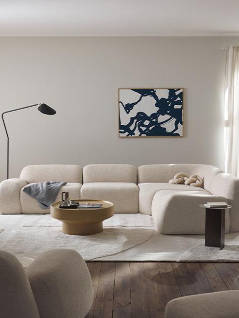 biało niebieski salon w stylu hampton