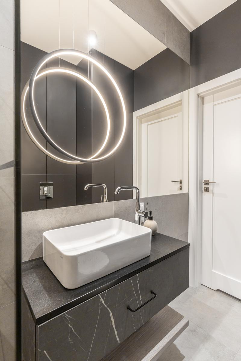 Łazienka w stylu modern classic projektu pracowni Decoroom