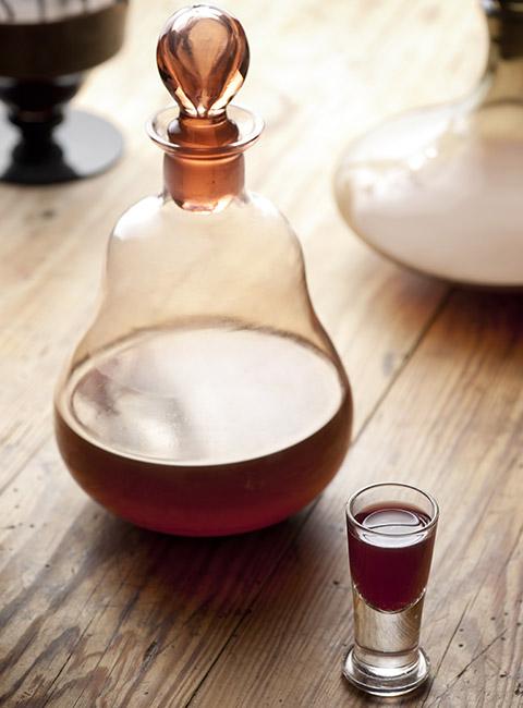 Nalewka w karafce i kieliszku