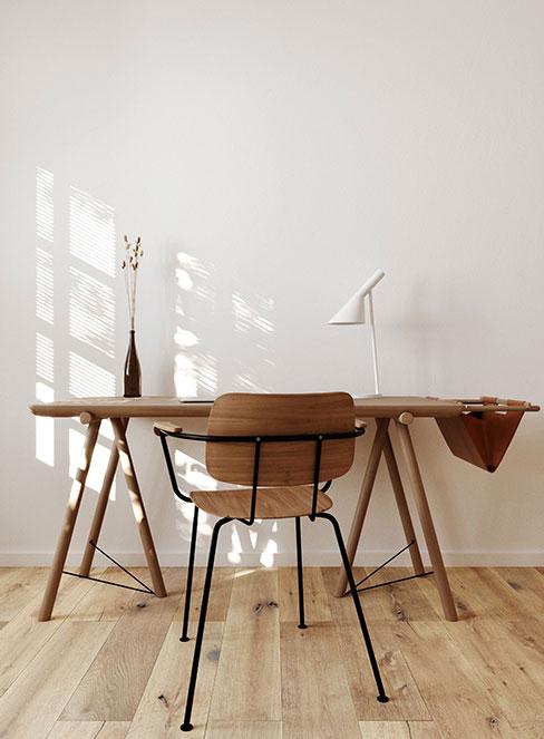 Biurko DIY z drewna w minimalistycznym wnętrzu