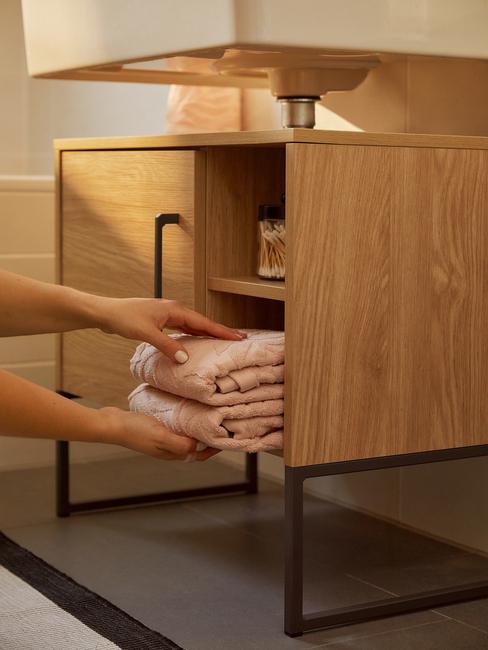 szafka pod umywalką w łazience