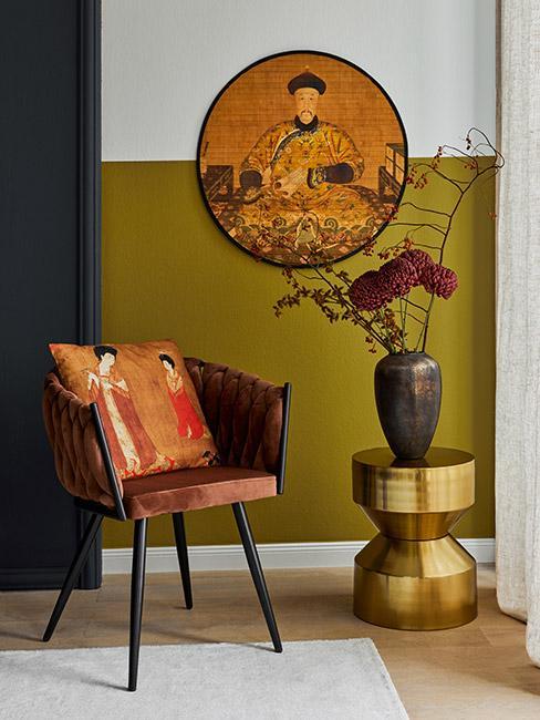 Kącik z fotele, stolikiem pomocniczym i obrazem