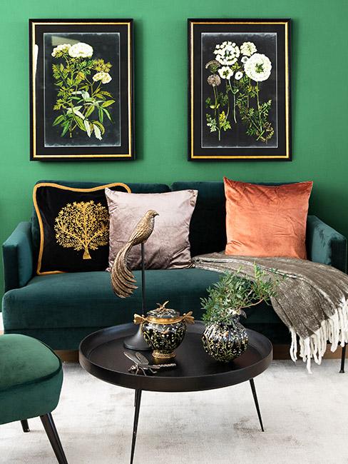 Odcienie zieleni na ścianach i meblach w salonie