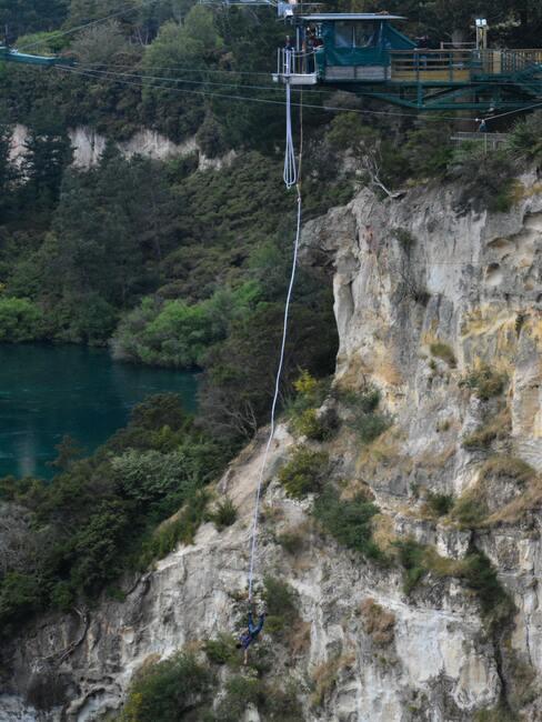 Skok na bungee zorganizowany na dzień singla