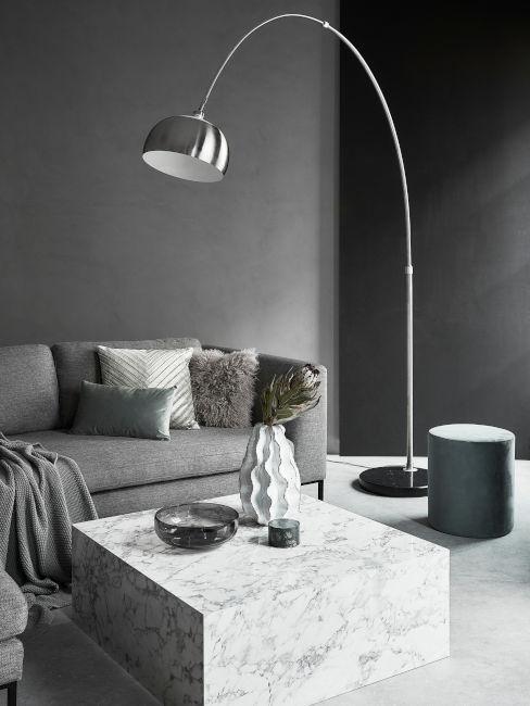 Nowoczesny salon w lofcie w odcieniach stali