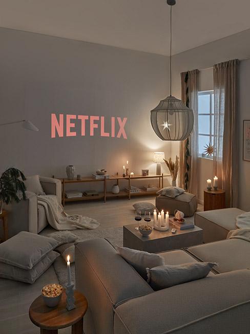 Romantyczna kolacja walentynkowa ze świecami, winem i seansem filmowym