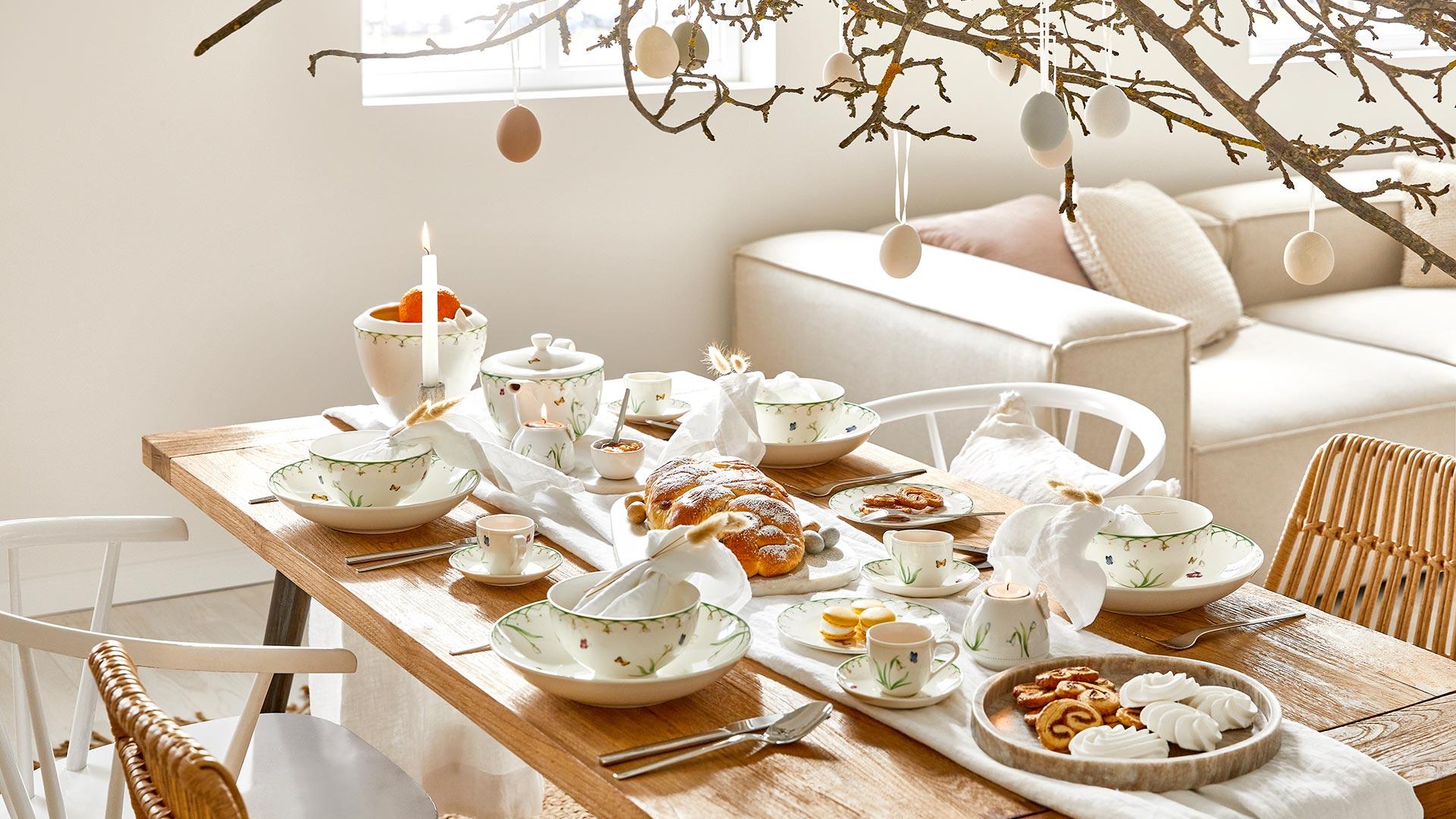 Tapeta wielkanocna ze stołem wielkanocnym