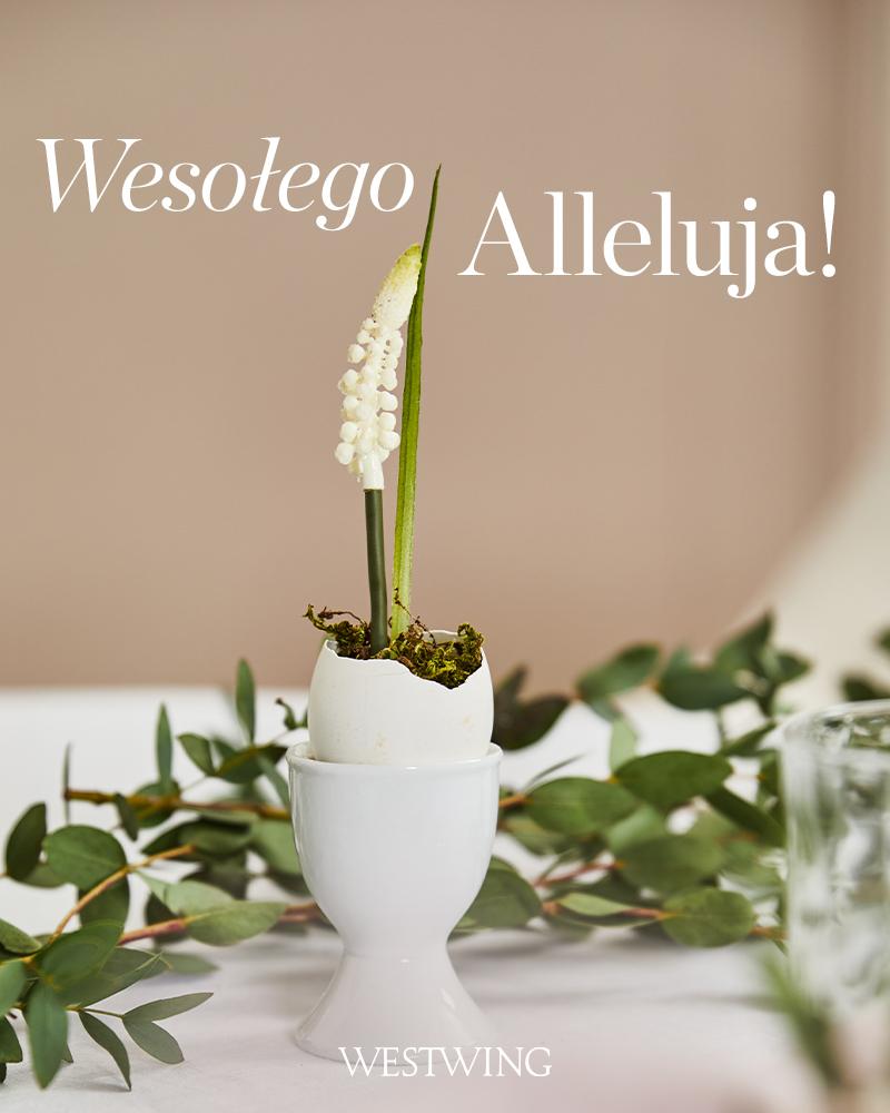 Życzenia wielkanocne na zdjęciu z ozdobami wielkanocnymi