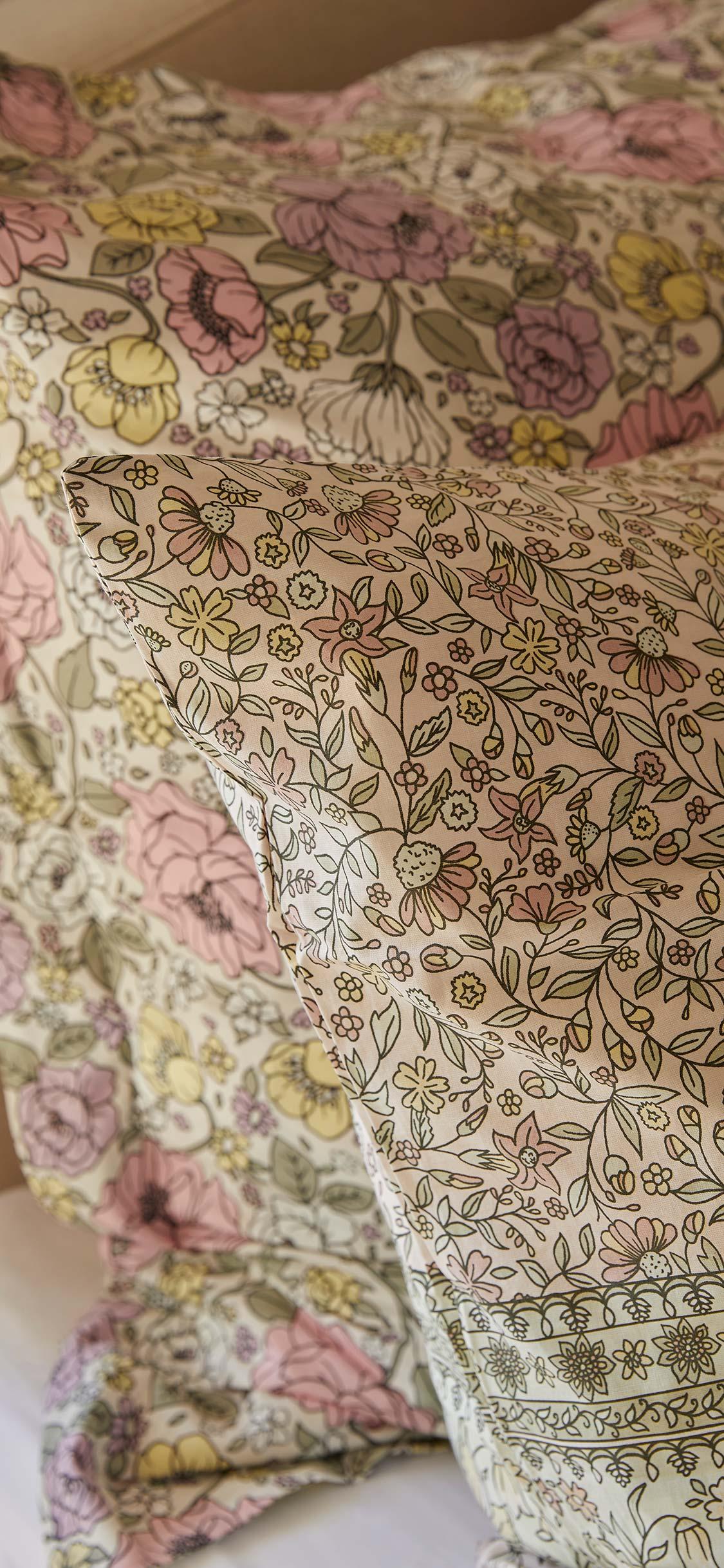 tapeta wiosenna na telefon przedstawiająca zbliżenie na wiosenną poduszkę