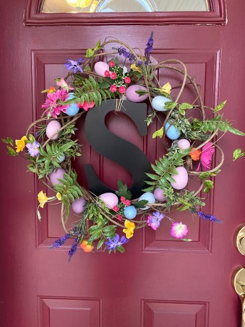 Jak ozdobić dom na zewnątrz za pomocą wińca wielkanocnego