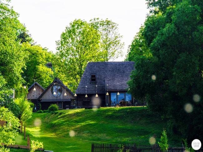 Widok z łąki na Dom z tarasem w Siedlisku Sobibór