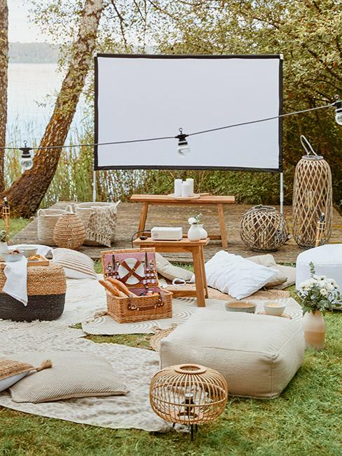 kino w ogrodzie w stylu boho