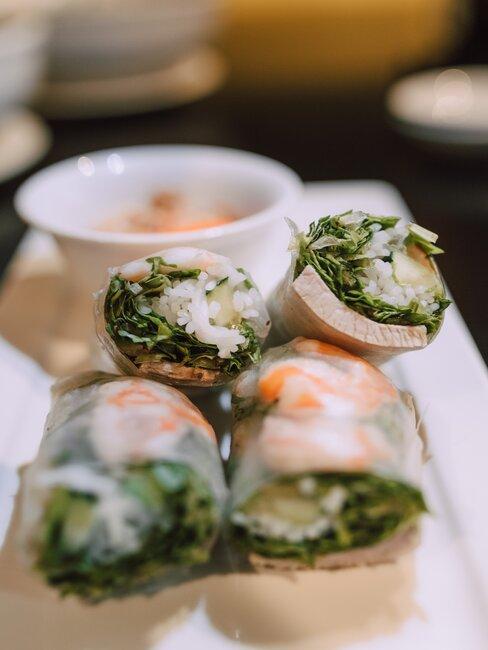 spring rolls z bliska