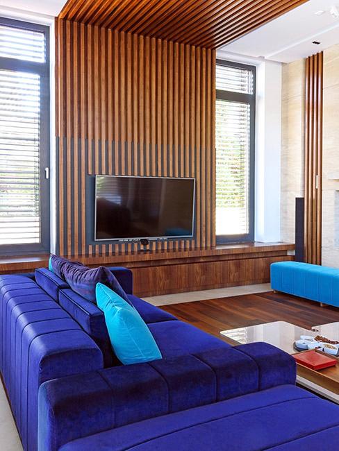 salon z chabrową kanapą