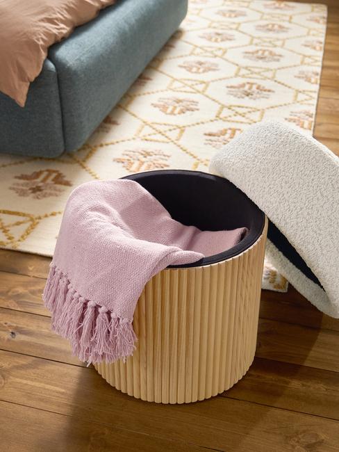 szal w kolorze lawndowym