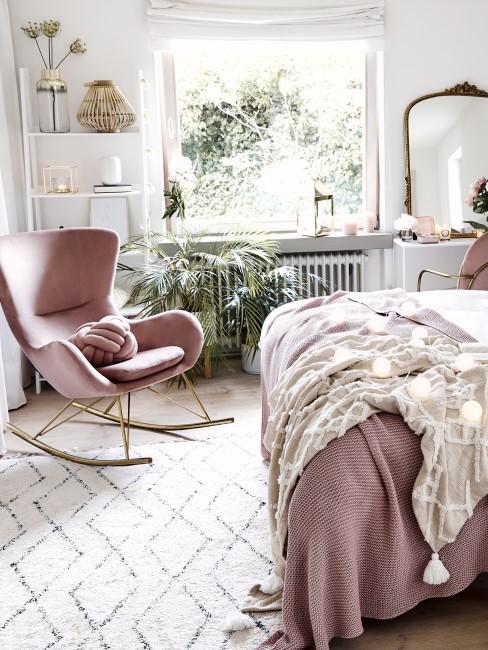 sypialnia w stylu glamour z bujanym fotelem
