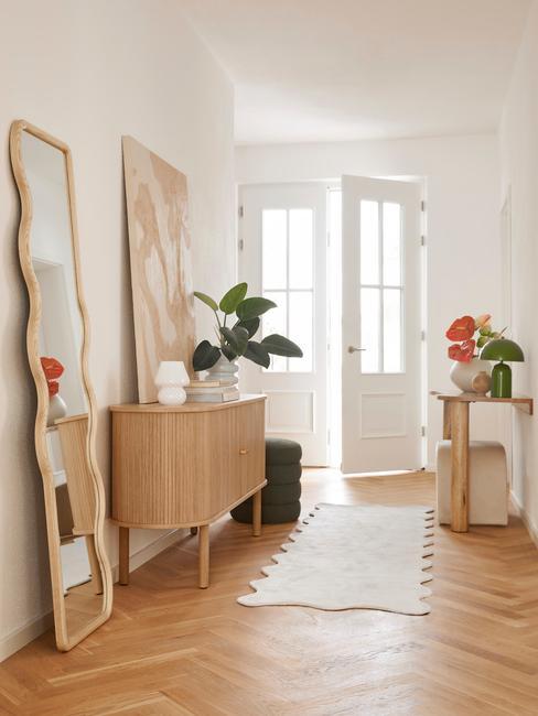 nowoczesny przedpokój w naturalnych kolorach