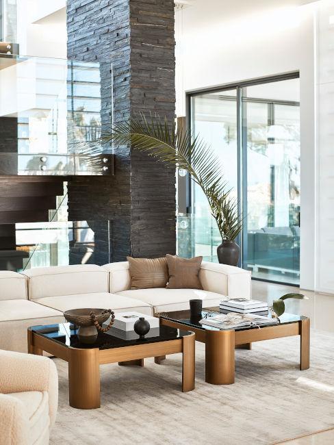 Nowoczesny salon z przeszkleniami