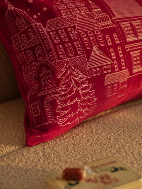 Świąteczna poduszka we wzór w domki