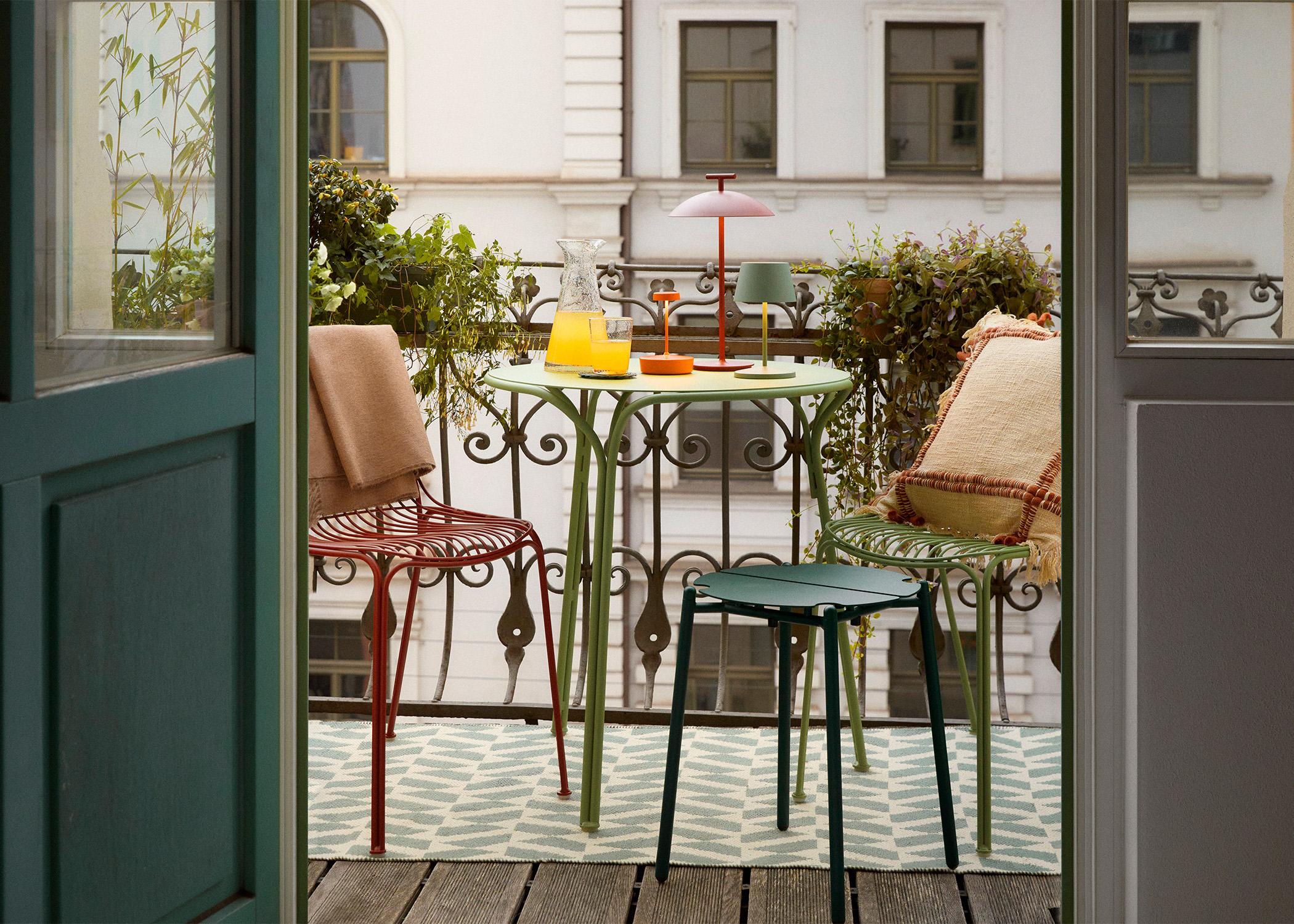 balkon w bloku widok z salonu