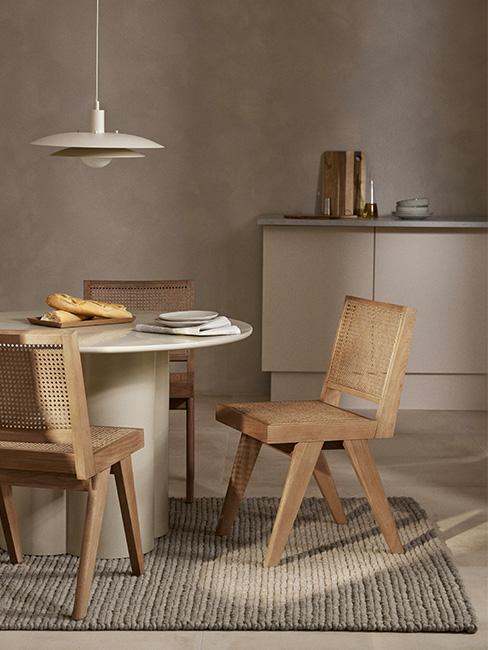 jadalnia z drewnianymi meblami Sissi w stylu skandi