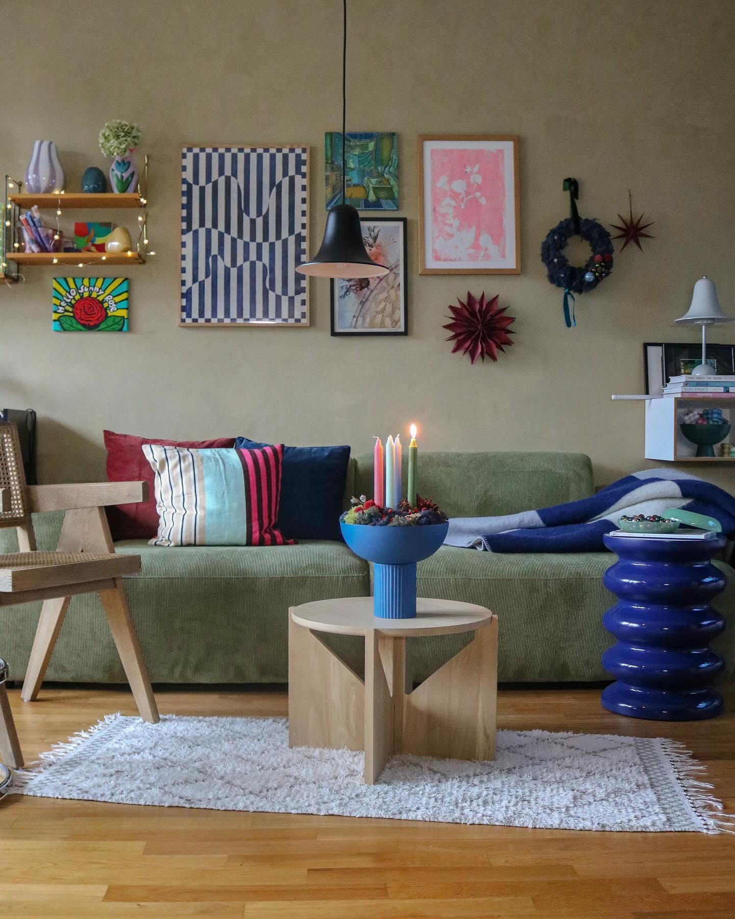 Kolorowe salon udekorowany na Święta