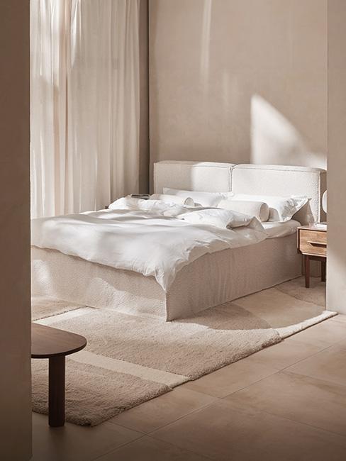 beżowa sypialnia skandi z łóżkiem lennon