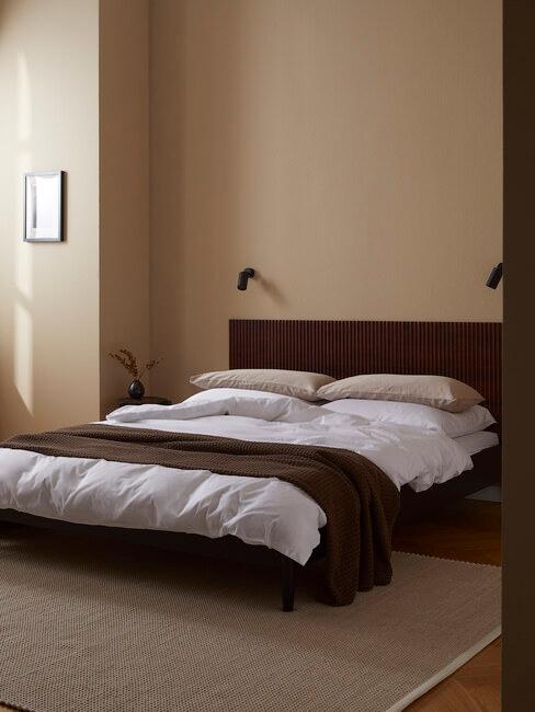 Sypialnia w ciepłych barwach